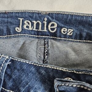 Stylish Blue and White Jeans for Everyday Comfort